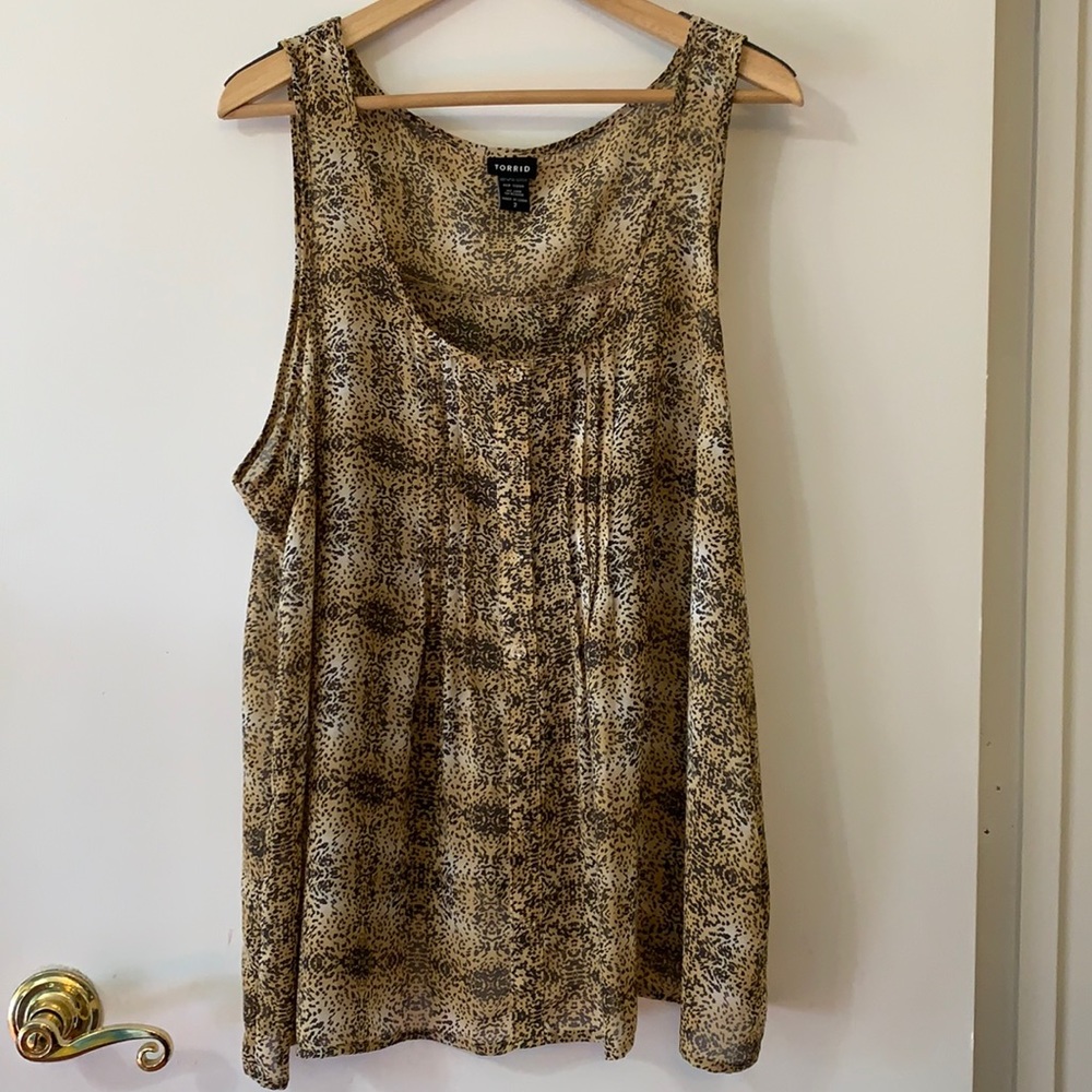 Rawr! TORRID swing back sheer tank blouse PLUS Size 2